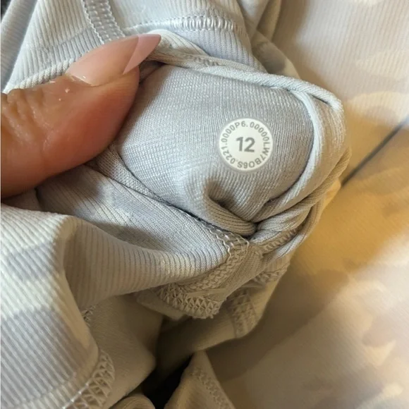 Lululemon Wunder Under Short 10" Ribbed Incognito Camo Jacquard size 12 - Picture 4 of 4